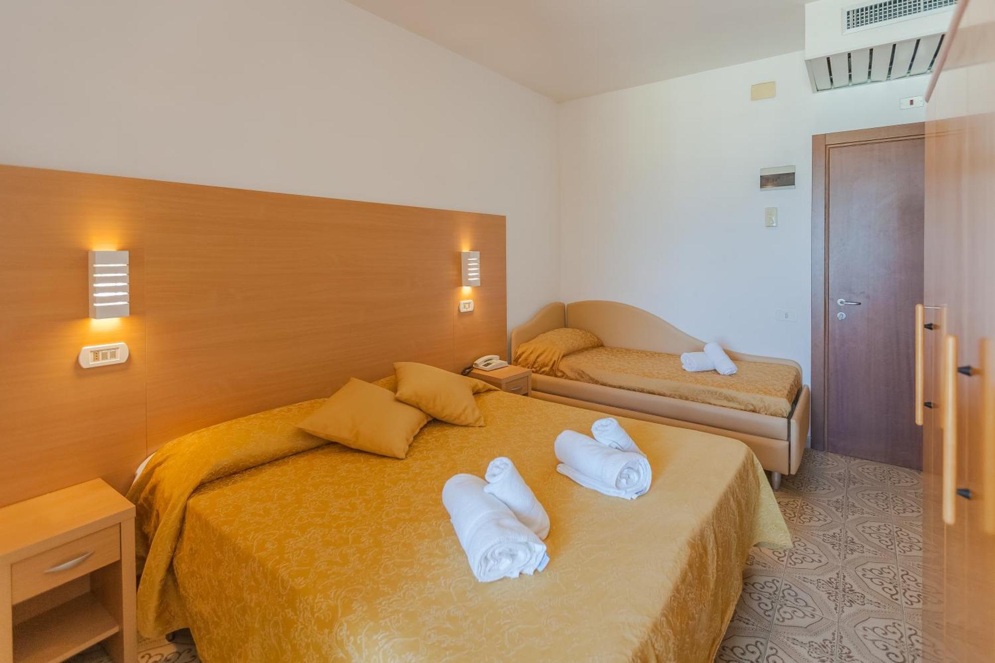Hotel Patrizia Riccione Luaran gambar