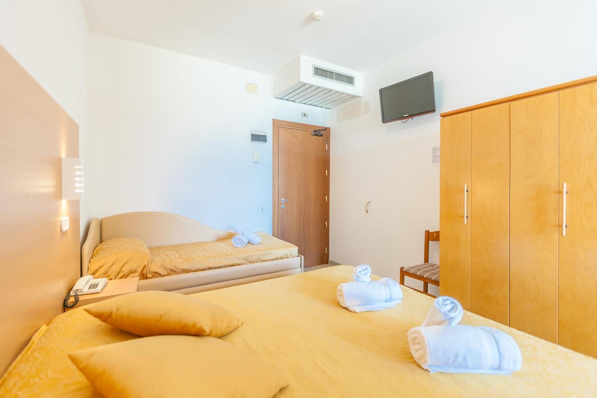 Hotel Patrizia Riccione Luaran gambar
